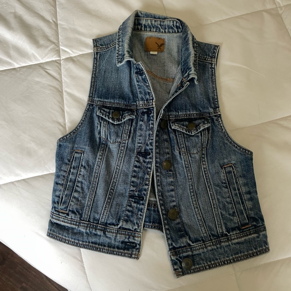 American Eagle Cropped Denim Vest